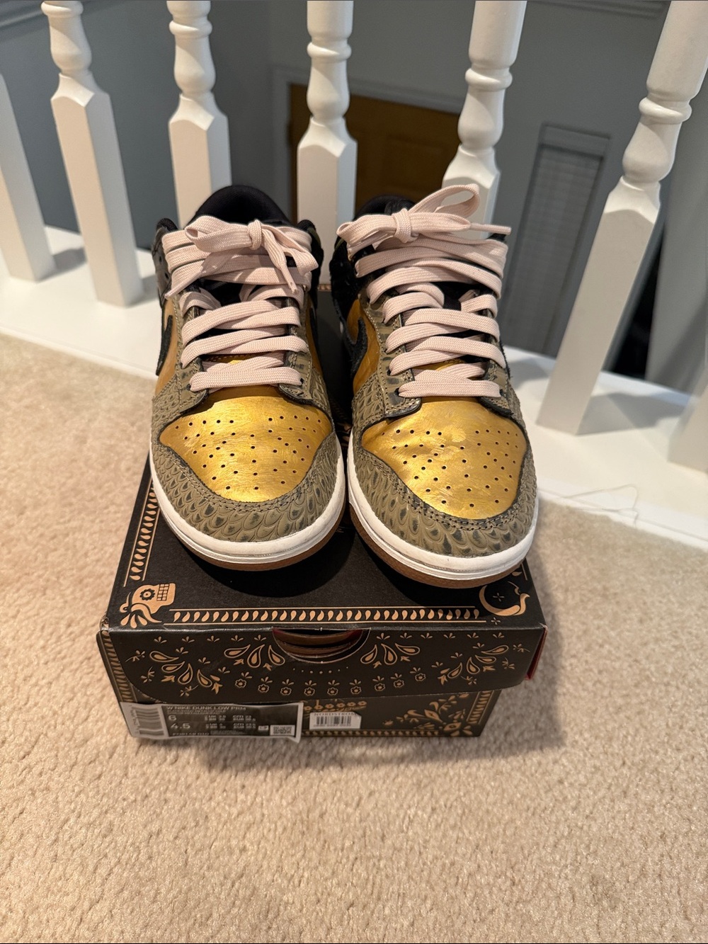 Womens Low-Top Sneakers in Gold & Black - Picture 3 of 4